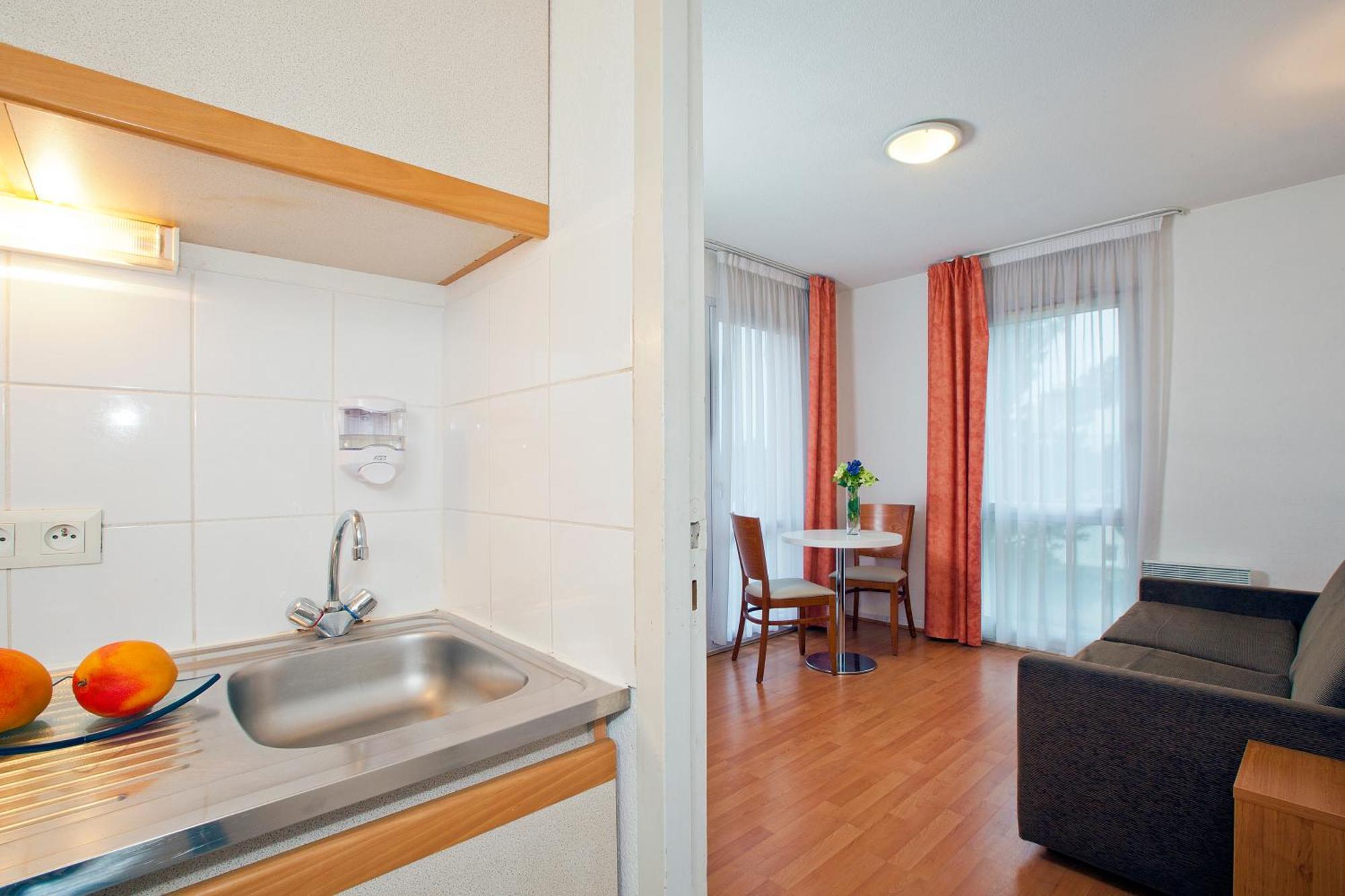 Sejours & Affaires Nantes La Beaujoire Aparthotel Стая снимка